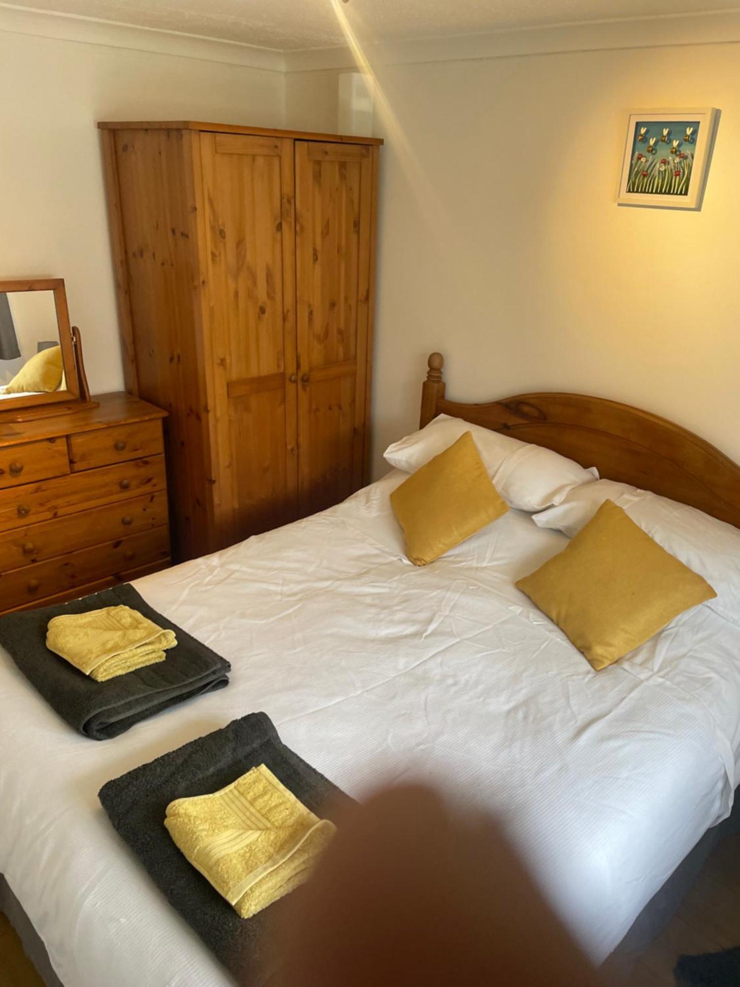 Bumblebee Lodge Saint Cleer Exterior foto